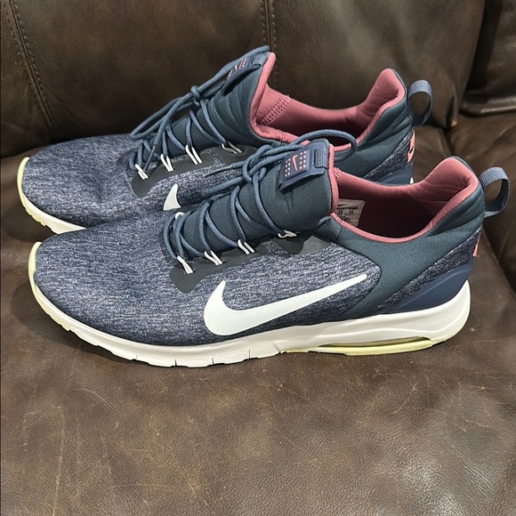 Nike Blue and Pink Sneakers with Sporty Design - Picture 4 of 7